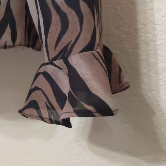 JESSICA HOWARD Animal Print Long Sleeved Ruffle Blouse Top Size 10-12 - Picture 4 of 7